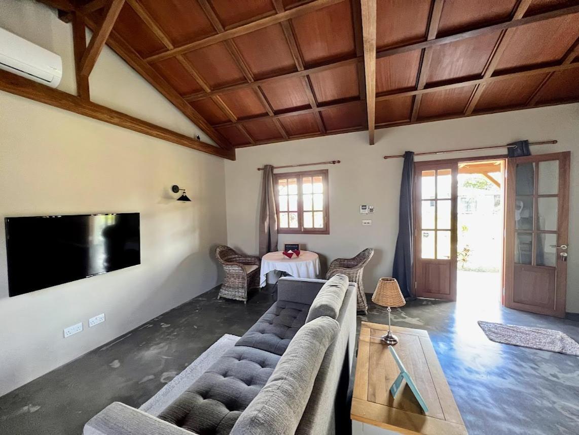 קאפ מאלורו Lakaz Kannell - Vanilla Lodge, Secluded Outside Bath & Shower Infinity Pool מראה חיצוני תמונה